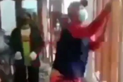 Istri Pulang dari Hongkong Minta Cerai Demi Selingkuhan, Suami Robohkan Rumah Rp400 Juta