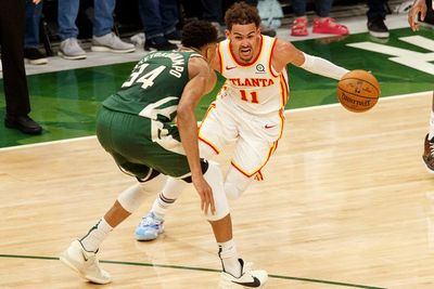 FOTO: Young Mencetak 48 poin, Hawks Tundukkan Bucks 116-113 di Game 1