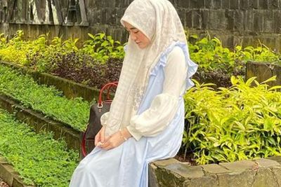 Larissa Chou Tertunduk Lesu di Masjid Azzikra Sebelum Pindah ke Bandung: Aku Hanya Singgah