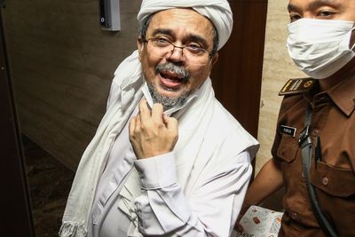 Rizieq Divonis 4 Tahun Penjara, Kuasa Hukum Seret Menteri Erick Thohir, Bohong Obat Covid