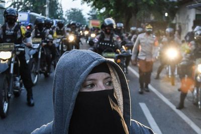 Polisi ke Massa: Datang ke Sidang Rizieq dan Berkerumun, Kita Bubarkan!