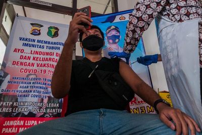 Besok, Polri Targetkan Vaksinasi Masal 1 Juta Orang di Seluruh Indonesia