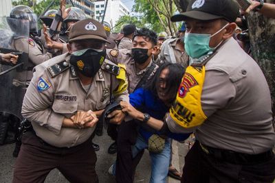 FOTO: Ricuh Aksi Tolak Pelemahan KPK di Banjarmasin