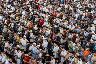 Hari Ini Masjid Agung At-Tin Tetap Gelar Salat Jumat dengan Prokes Ketat