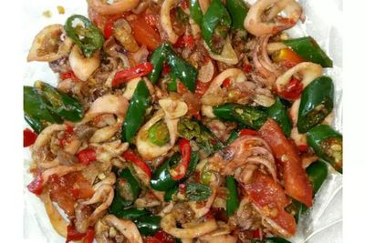 Lagi Laper? Buat Cumi Asin Cabe Hijau Yuk di Rumah!