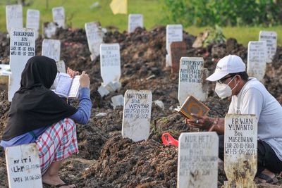 MUI Usulkan Jenazah COVID-19 di Jakarta Dimakamkan Massal