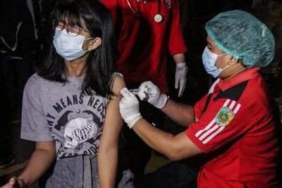 Vaksinasi COVID-19 Indonesia Diklaim Tembus 1,3 Juta Per Hari, Menkes: Terima Kasih