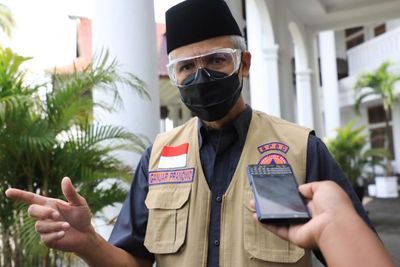 Ganjar Desak Kades Jogetan Bareng Biduan Diproses Hukum