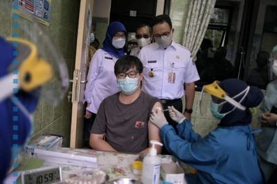 Gubernur Anies Klaim Vaksinasi di DKI Jakarta Capai 130 Ribu Per Hari