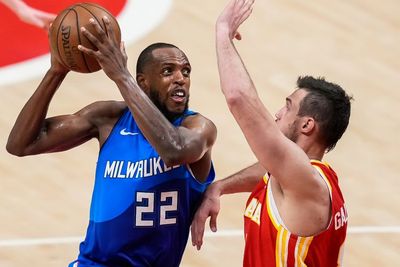 FOTO: 38 Poin Middleton Bawa Bucks Kalahkan Hawks 113-102 pada Game 3
