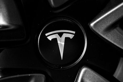 Tesla Recall Lagi Ratusan Ribu Mobil Buatannya, Kali Ini Karena Fitur Cruise Control
