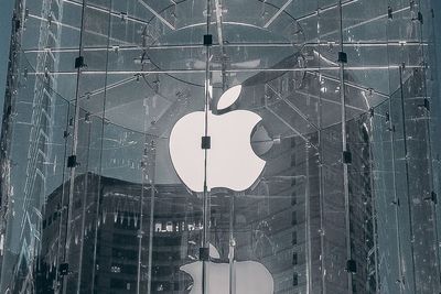 Leaker iPhone Terkenal Asal China Ini Dapat Surat Peringatan dari Apple!