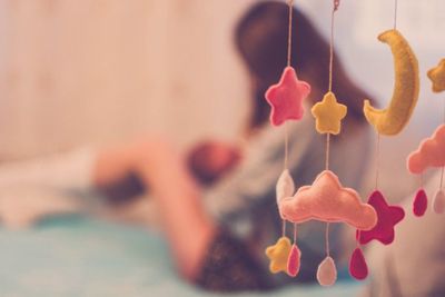 Tak Perlu Khawatir, Ibu yang Positif Covid-19 Masih Bisa Menyusui Anaknya