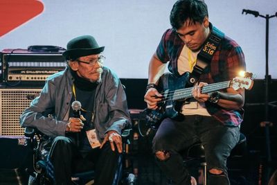 Kenang Mendiang Sang Ayah, Barry Likumahuwa Rilis Dear Pops dan Gali Budaya Maluku