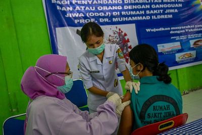 FOTO: Vaksinasi Pasien ODGJ di Medan