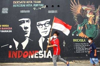 Mengibarkan Bendera Merah Putih yang Kusam Tidak Perlu Diatur Dalam RUU KUHP