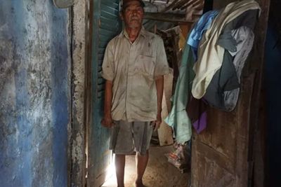 Kakek Udih, Lansia Sebatang Kara Berjuang untuk Hidup dengan Penghasilan Cuma Rp10 Ribu