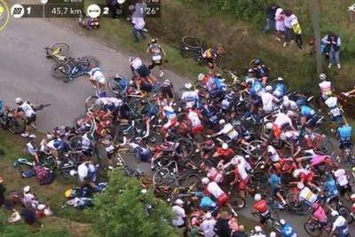 Usai Penyelidikan, Wanita Penyebab Kecelakaan Massal Pesepeda Tour de France Diamankan