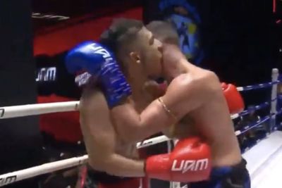 Detik-Detik Petarung Muay Thai di Abu Dhabi Gigit Lawannya Saat Duel, Tiru Aksi Mike Tyson