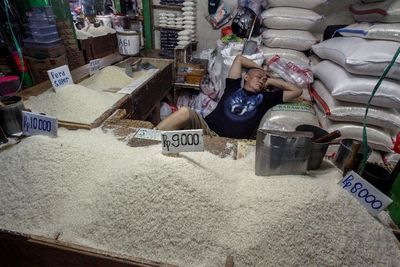 Stafsus Menkeu Pastikan Sembako Tidak Kena PPN kecuali Daging-Beras Premium