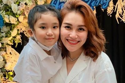 Anak Ayu Ting Ting Tunjukkan Kemampuan Bernyanyi Bahasa Inggris, Netizen: Bagusan Anaknya!