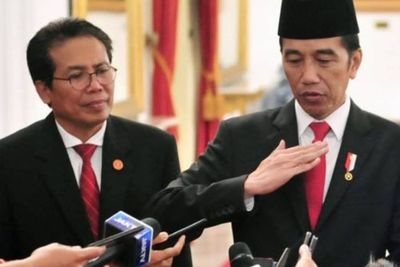 Jubir Jokowi: Presiden Tertawa Lihat Kritik di Indonesia Masih Ada