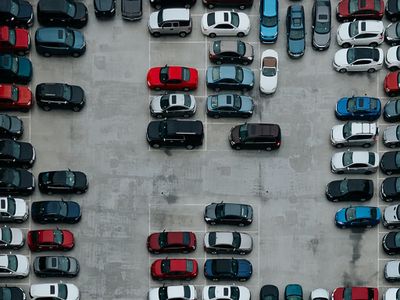 Cara Parkir Mobil Paralel yang Benar dan Aman, Pemula Wajib Paham!