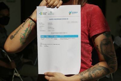 Mudah! Begini Cara Cetak Sertifikat Vaksin Covid-19 Jadi Kecil Seperti KTP atau Kartu ATM