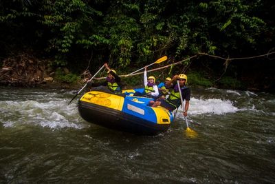 FOTO: Wisata Petualangan Arung Jeram di Kalsel