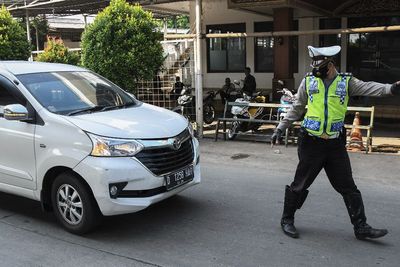 FOTO: Pos PPKM Darurat di Perbatasan Bekasi dan Jakarta