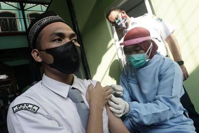 Anies Klaim Vaksinasi di Jakarta Capai 140 Ribu Warga Per Hari