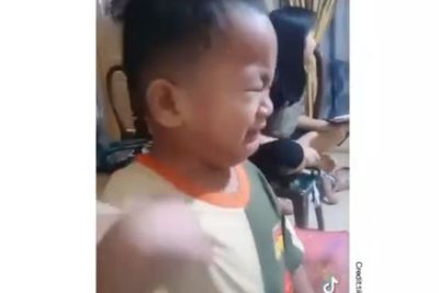 Bocil Telan Permen Karet, Di-prank Keluarga, Menangis Dibilang Bakal Tumbuh di Perut!