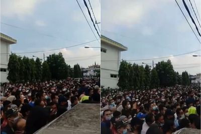 Viral Ribuan Warga Berdesakan Antre Vaksin di Lampung, Satgas: Petugas yang Jaga 20 Orang