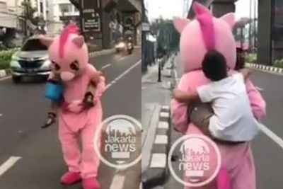 Pilu Ayah Jadi Badut di Pinggir Jalan Sambil Gendong Anak, Netizen Malah Prasangka Buruk