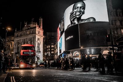 London Dilaporkan Tengah Diserang oleh Ulat Bulu yang Beracun