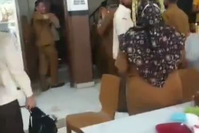 PNS di Aceh Kocar-kacir Saat Dirazia Satpol PP, Nongkrong di Warung Kopi di Jam Kerja