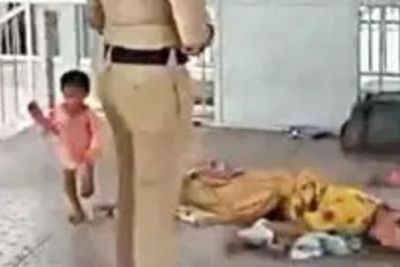 Bocah 2 Tahun Memanggil Polisi Setelah Mengetahui Ibunya Tak Sadarkan Diri