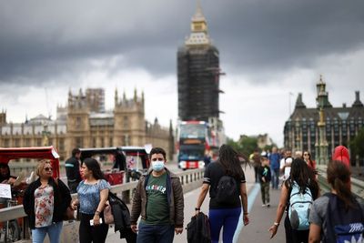 Inggris Berencana Akan Cabut Aturan Wajib Pakai Masker