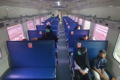 FOTO: Pembatasan Penumpang Kereta Api di Padang