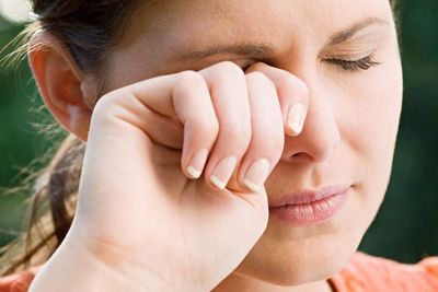 5 Kebiasaan yang Merusak Mata Tanpa Disadari