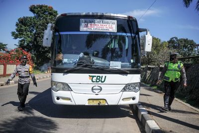 FOTO: Penyekatan Kendaraan Menuju Sumedang