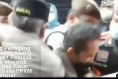 Pedagang Tanah Abang Nekat Buka Kios Saat PPKM Darurat, Berakhir Ditahan Petugas Gabungan