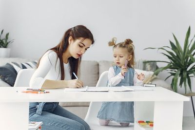 Bisa Stimulasi Otak, Ini 3 Langkah Membangun Hubungan yang Responsif dengan si Kecil