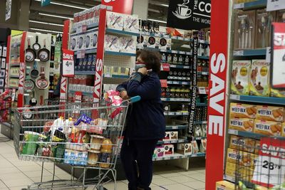 Pandemi Sudah Nyaris 2 Tahun, Kok Masih Ada Panic Buying? Ini Kata Psikolog