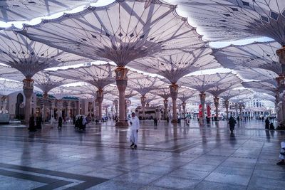 Satu Survei Ungkapkan Warga Saudi Arabia Bisa Hidup Normal untuk 6 Bulan Mendatang