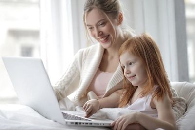 Multitasking Bikin IQ Turun, Begini Cara WFH Sambil Pantau Tumbuh Kembang Anak