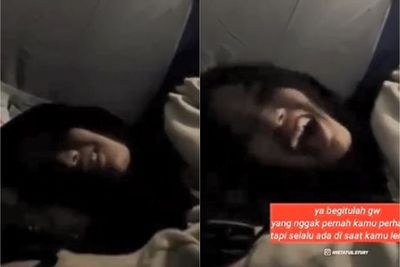 So Sweet! Bukan Pakai HP Canggih, Sejoli Ini Pakai HT buat Saling Menggombal