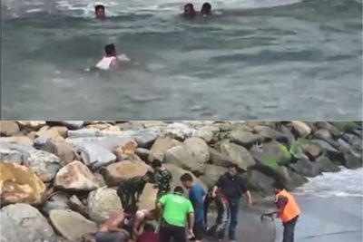 Menegangkan! Detik-detik Penyelamatan Bocah Hanyut di Pantai Padang, Hantam Ombak Besar