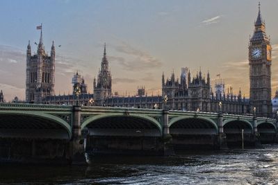 Inggris Bermimpi Bangun Jembatan Ambisius di Dunia!