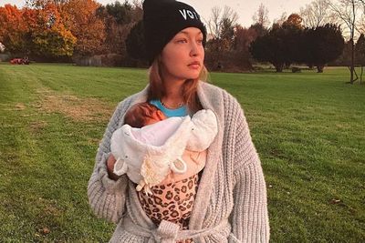 Gigi Hadid Minta Media Blur Wajah Anaknya, Ini Alasannya